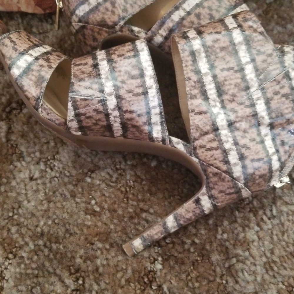 Heels - Picture 8 of 8